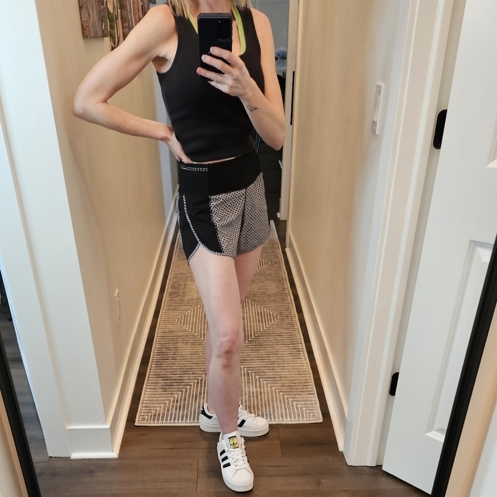 Lululemon Real Quick Short *Perforated 3.5"Monochromic Black - SIZE 6 - Picture 2 of 7